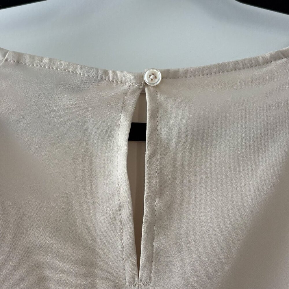 Banana Republic Oyster Pearl Ruche-Sleeve Blouse Size: Small - Picture 3 of 9